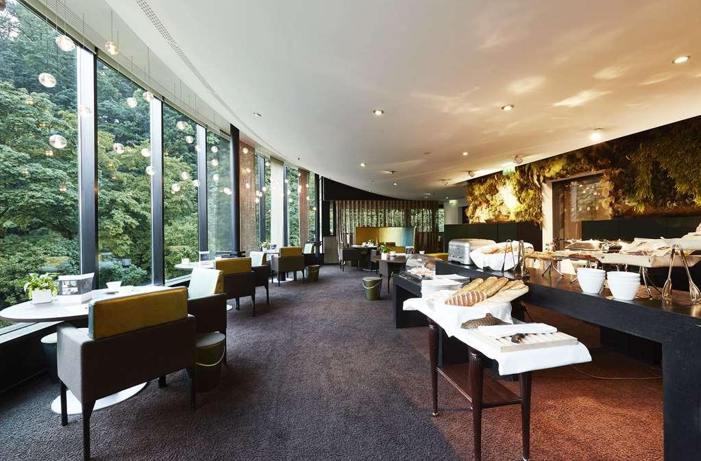Hotel & Spa Le Pavillon Charbonnieres-les-Bains Servis gambar