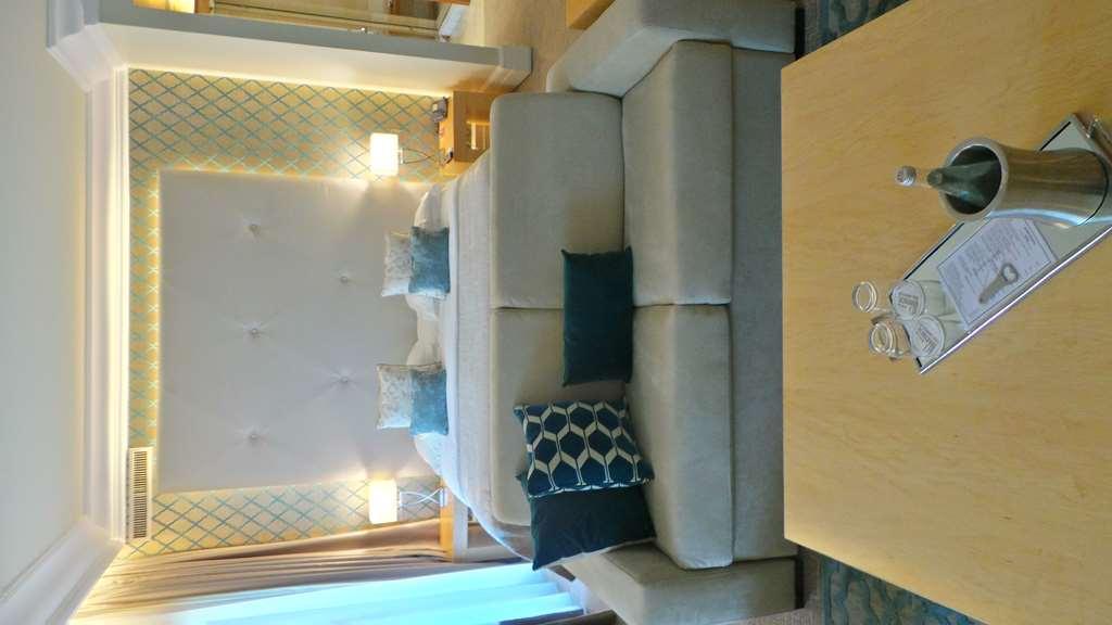 Hotel & Spa Le Pavillon Charbonnieres-les-Bains Servis gambar