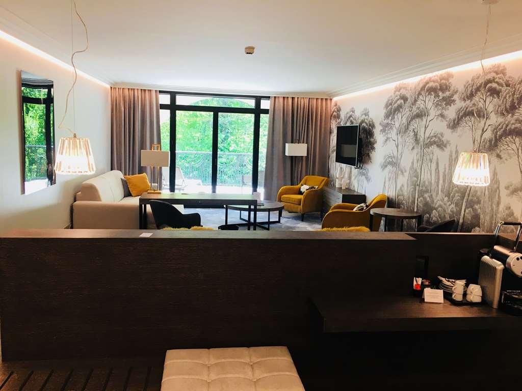 Hotel & Spa Le Pavillon Charbonnieres-les-Bains Dalaman gambar