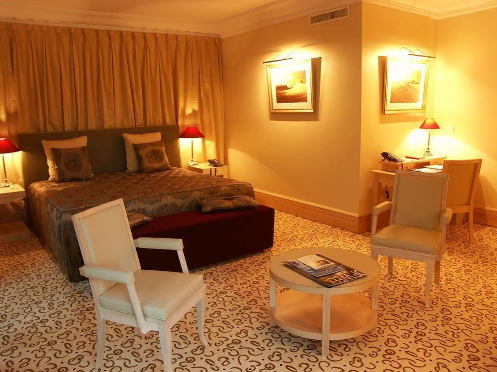 Hotel & Spa Le Pavillon Charbonnieres-les-Bains Luaran gambar